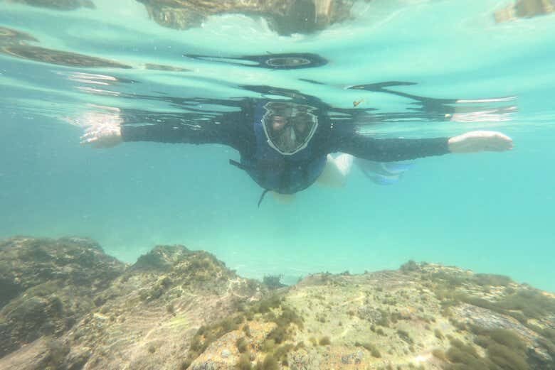 Aventuras Submarinas: Snorkel na Praia da Sepultura e Desfrute de Bombinhas!