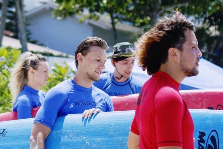 Desfrute de Aulas de Surfe Incríveis nas Praias de Bombinhas!