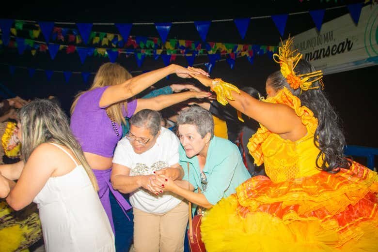 Viva a Cultura Nordestina: Passeio de Barco com Espetáculo Folclórico em João Pessoa!