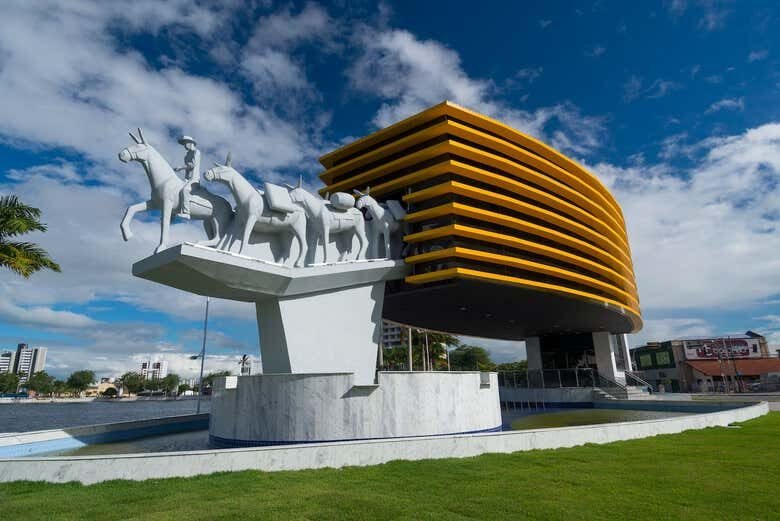 Conheça Campina Grande em um Party Bus cheio de forró e cultura!