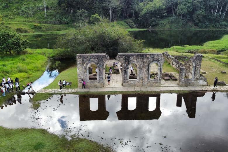 História viva e natureza exuberante: Mangaratiba + Parque Arqueológico de São João Marcos!