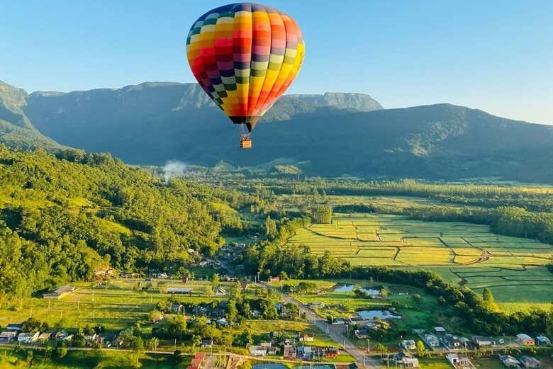 Voo de Balão em Praia Grande: Aventura nas Alturas!