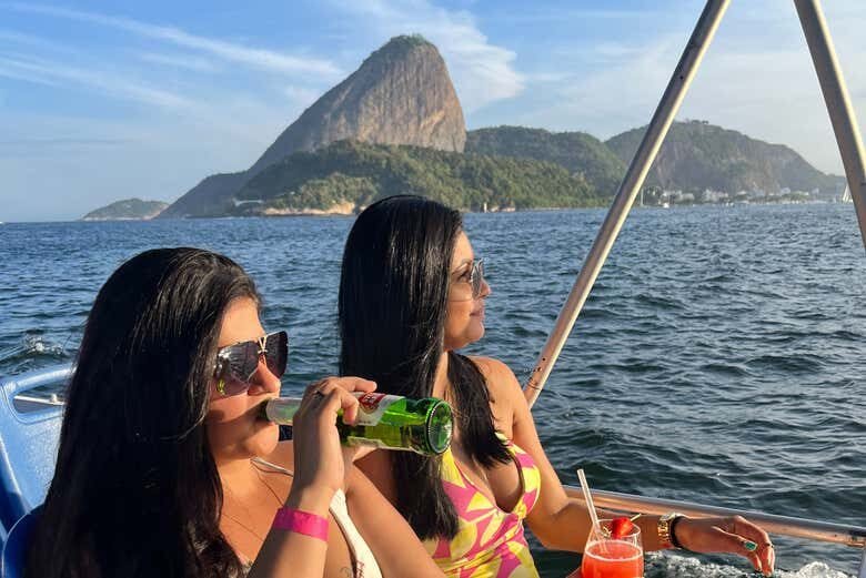 Passeio de Barco pela Baía de Guanabara com Café da Manhã Flutuante!