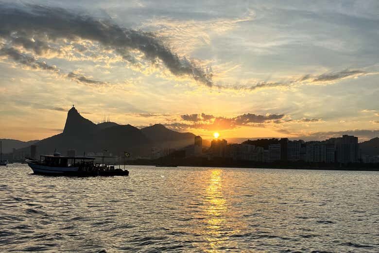 Passeio de Barco pela Baía de Guanabara com Café da Manhã Flutuante!