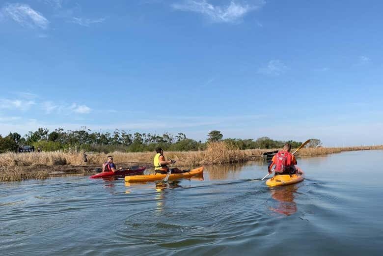 Explore o Deslumbrante Entardecer no Rio Tramandaí com um Tour de Caiaque!