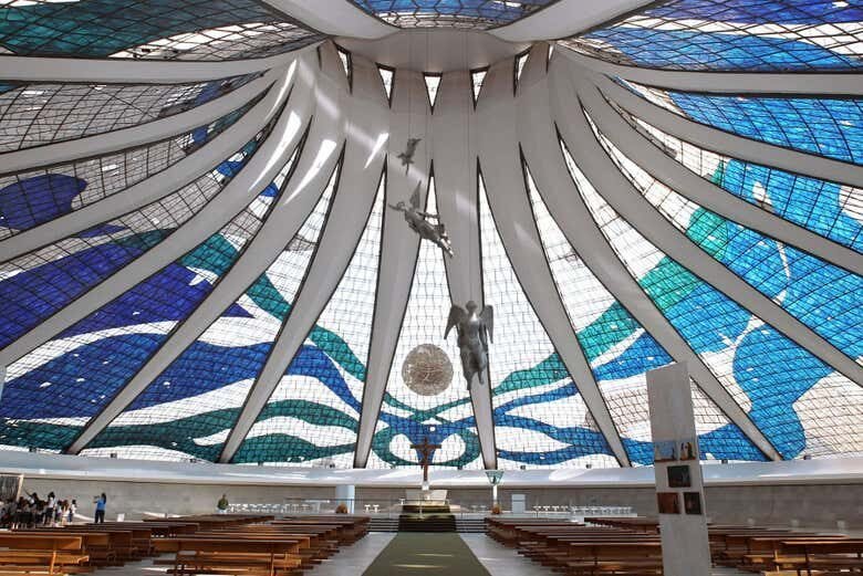 Explore a Brasília Futurista: Excursão Completa com Saída de Goiânia!