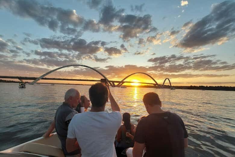 Explore a Brasília Futurista: Excursão Completa com Saída de Goiânia!