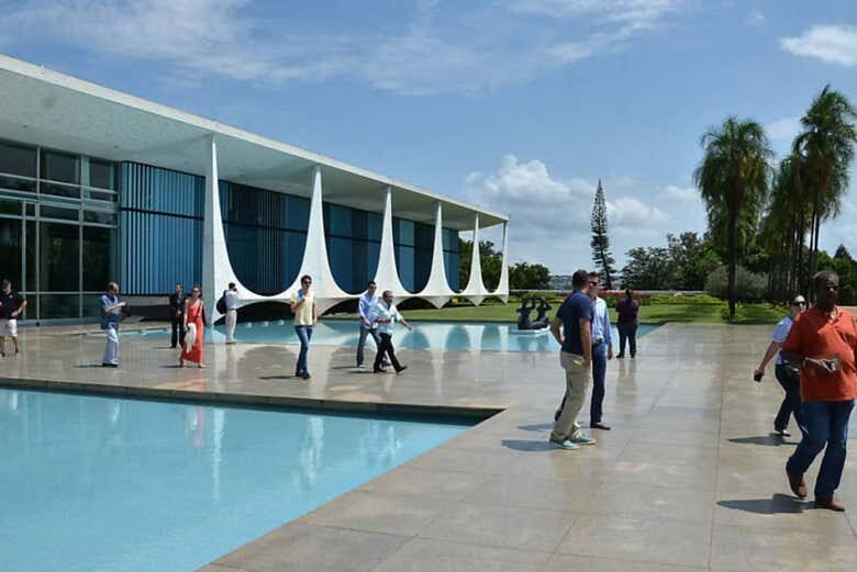 Explore a Brasília Futurista: Excursão Completa com Saída de Goiânia!