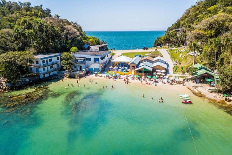 Excursão a Bombinhas por conta própria: Desfrute das Praias de Águas Cristalinas de Santa Catarina!
