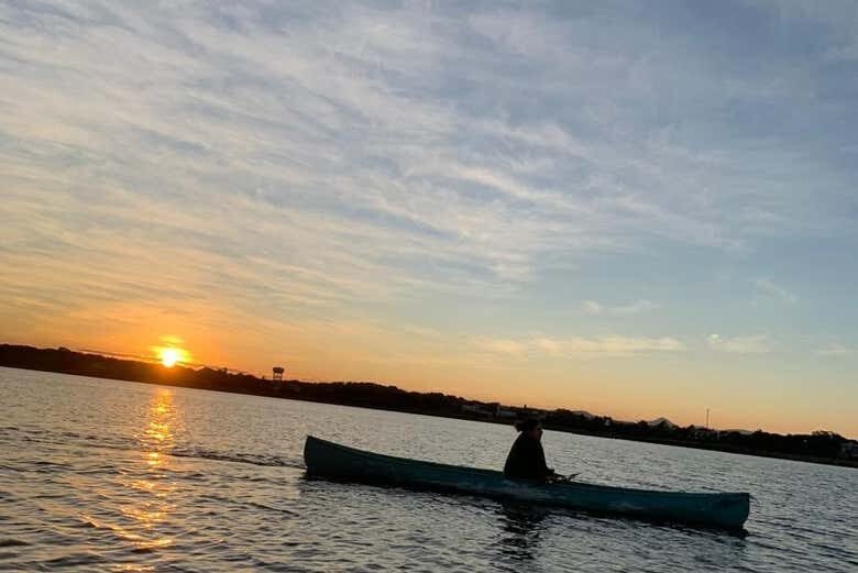Explore o Deslumbrante Entardecer no Rio Tramandaí com um Tour de Caiaque!