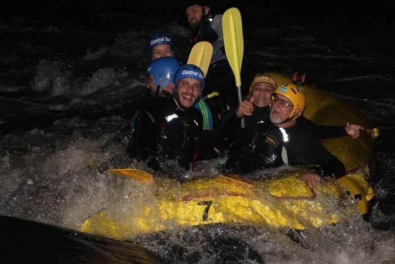 Aventuras Noturnas: Rafting sob a Luz da Lua em Três Coroas!