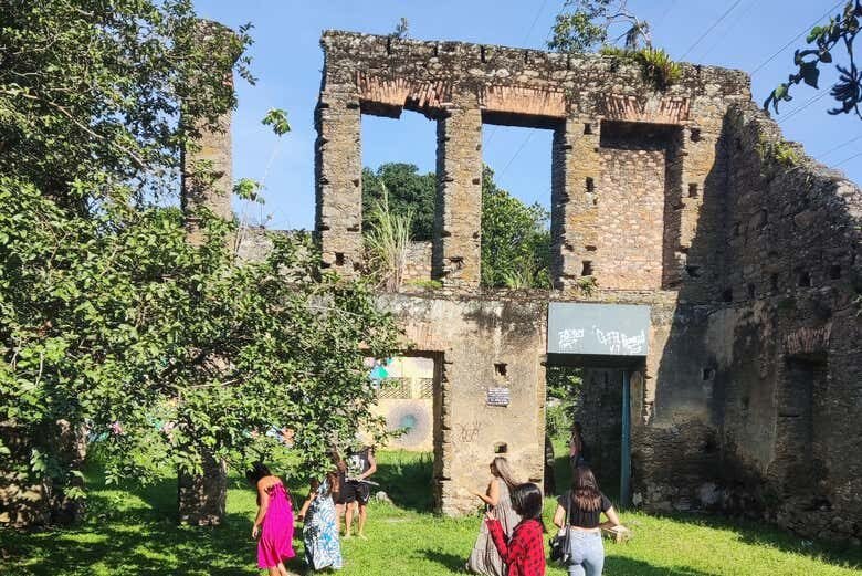 História viva e natureza exuberante: Mangaratiba + Parque Arqueológico de São João Marcos!