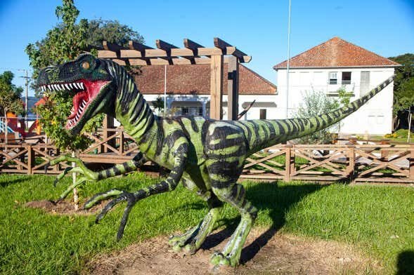 Viagem ao Mundo dos Dinossauros: Tour Paleontológico na Quarta Colônia!