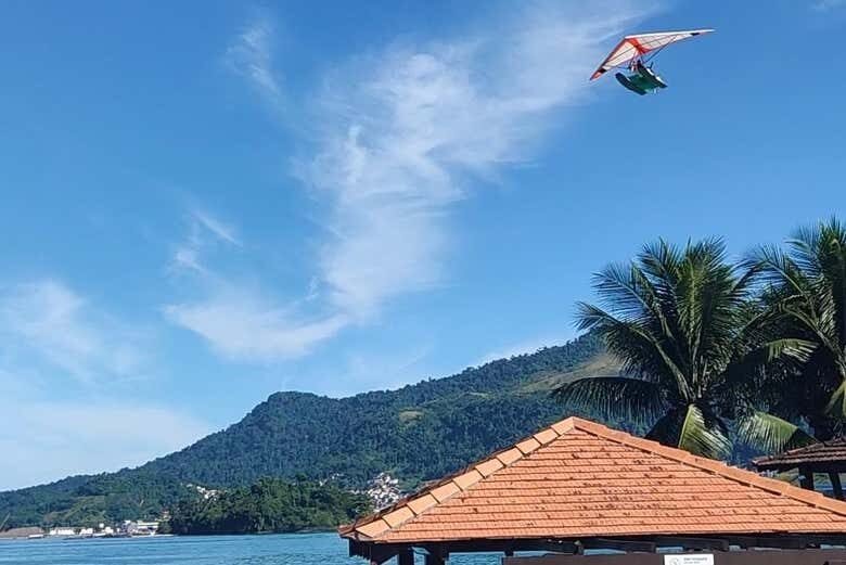 Voo de asa-delta aquática em Angra dos Reis: vistas de tirar o fôlego!