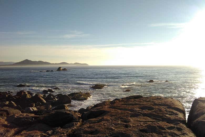 Descubra as Praias Secretas de Imbituba: Trilha da Praia dos Amores à Praia D'Água!