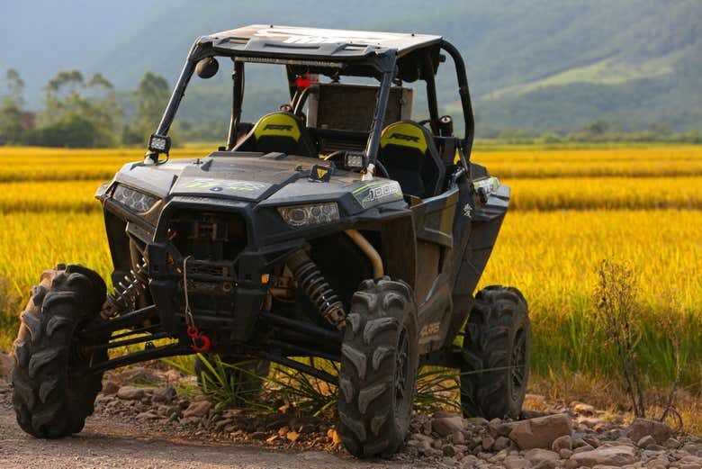 Aventura 4x4 de UTV: trilhas, cachoeiras e muita adrenalina!