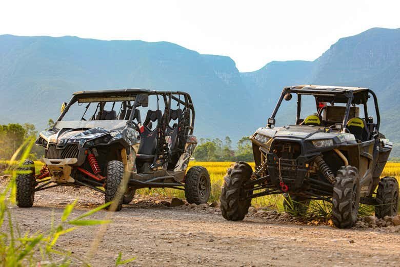 Aventura 4x4 de UTV: trilhas, cachoeiras e muita adrenalina!