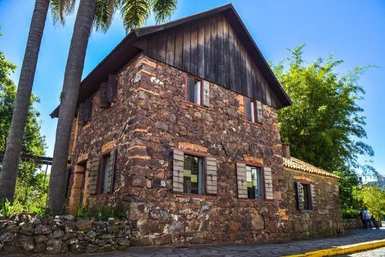 Tour por Caxias do Sul com Visita a Vinícola: Explore a Herança Italiana e Delicie-se com Vinho e Chocolate!