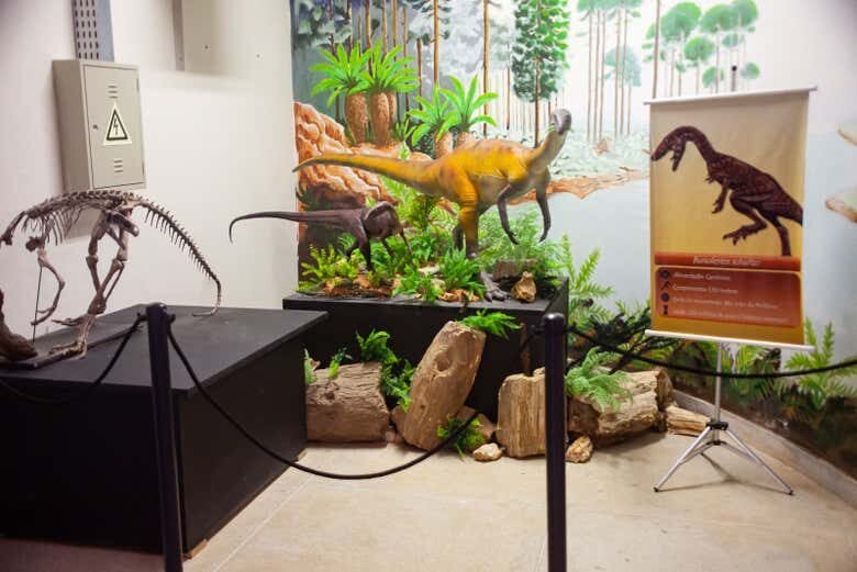 Viagem ao Mundo dos Dinossauros: Tour Paleontológico na Quarta Colônia!