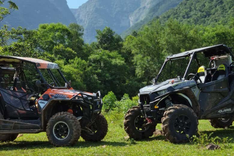 Aventura 4x4 de UTV: trilhas, cachoeiras e muita adrenalina!