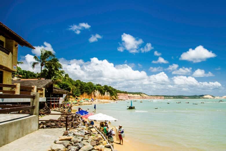 Desfrute das Incríveis Praias de Pipa com Partida de João Pessoa!