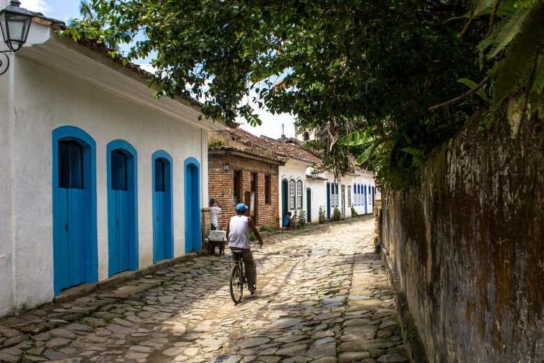 Paraty Sobre Duas Rodas: Tour de Bicicleta pelo Centro Histórico e Arredores!