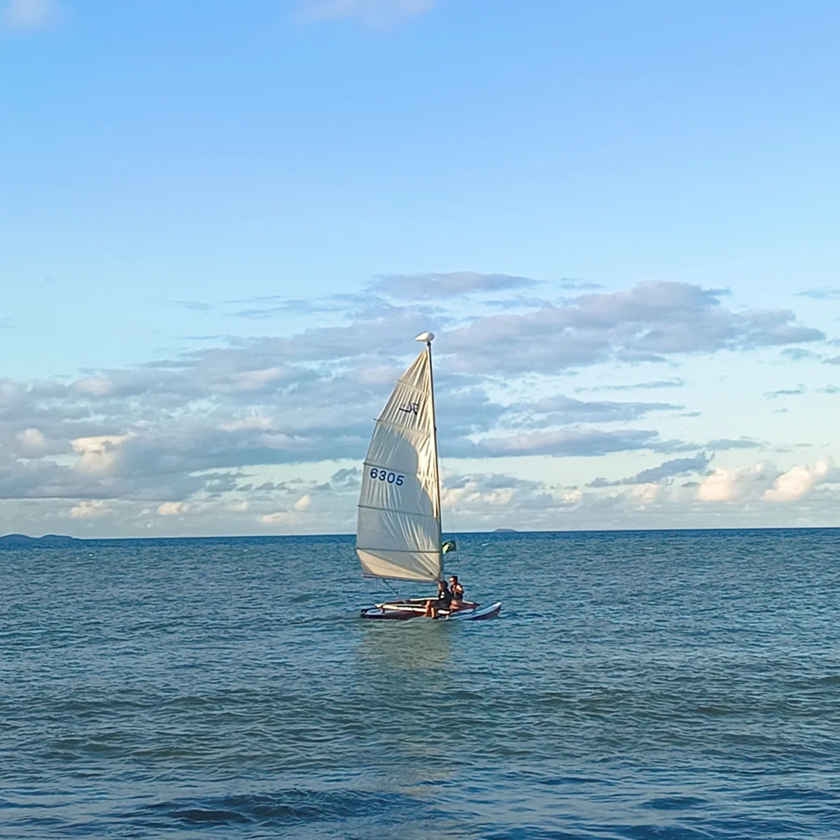 Aluguel de Hobie Cat em Florianópolis: Navegue Pelo Norte da Ilha!