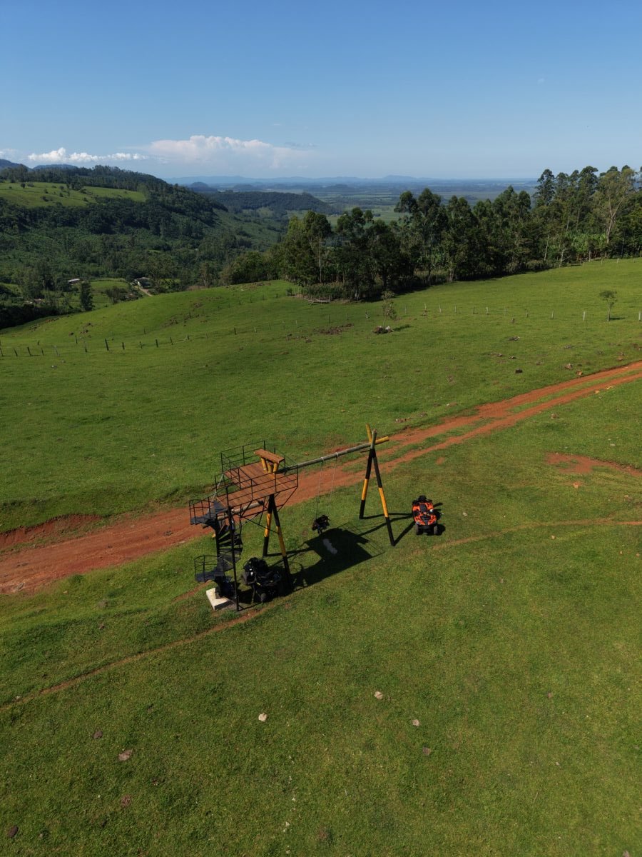 Aventura de Quadriciclo: Explore Trilhas, Cânions e Cachoeiras!
