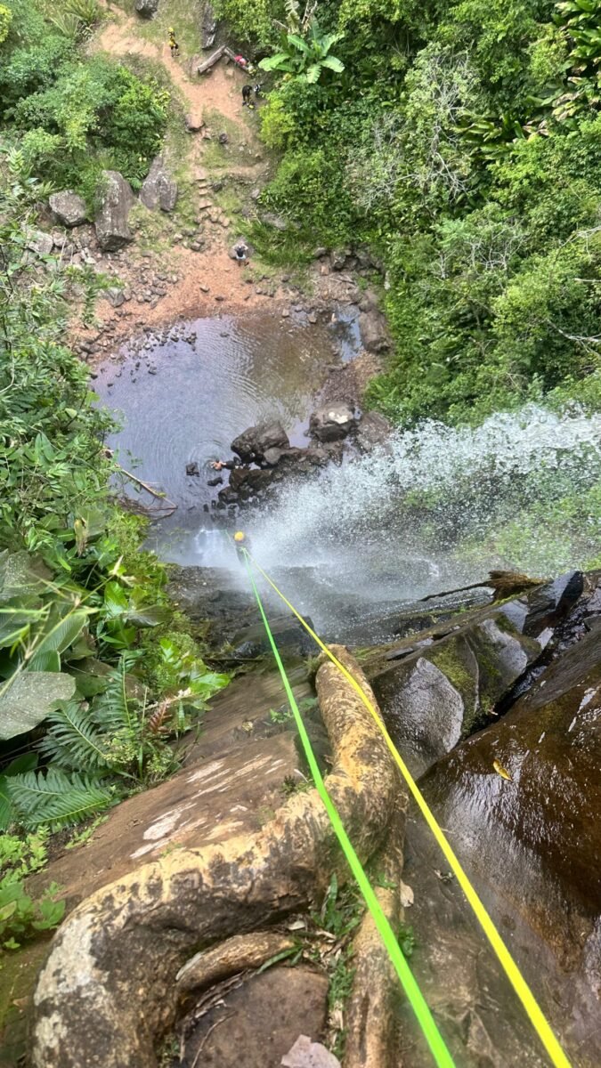 Rapel na Cachoeira Magia das Águas: aventura em meio à natureza!