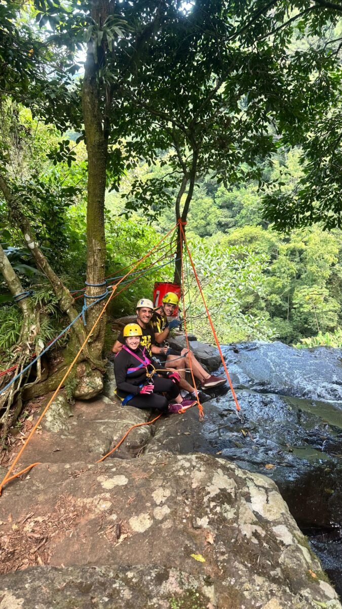 Rapel na Cachoeira Magia das Águas: aventura em meio à natureza!