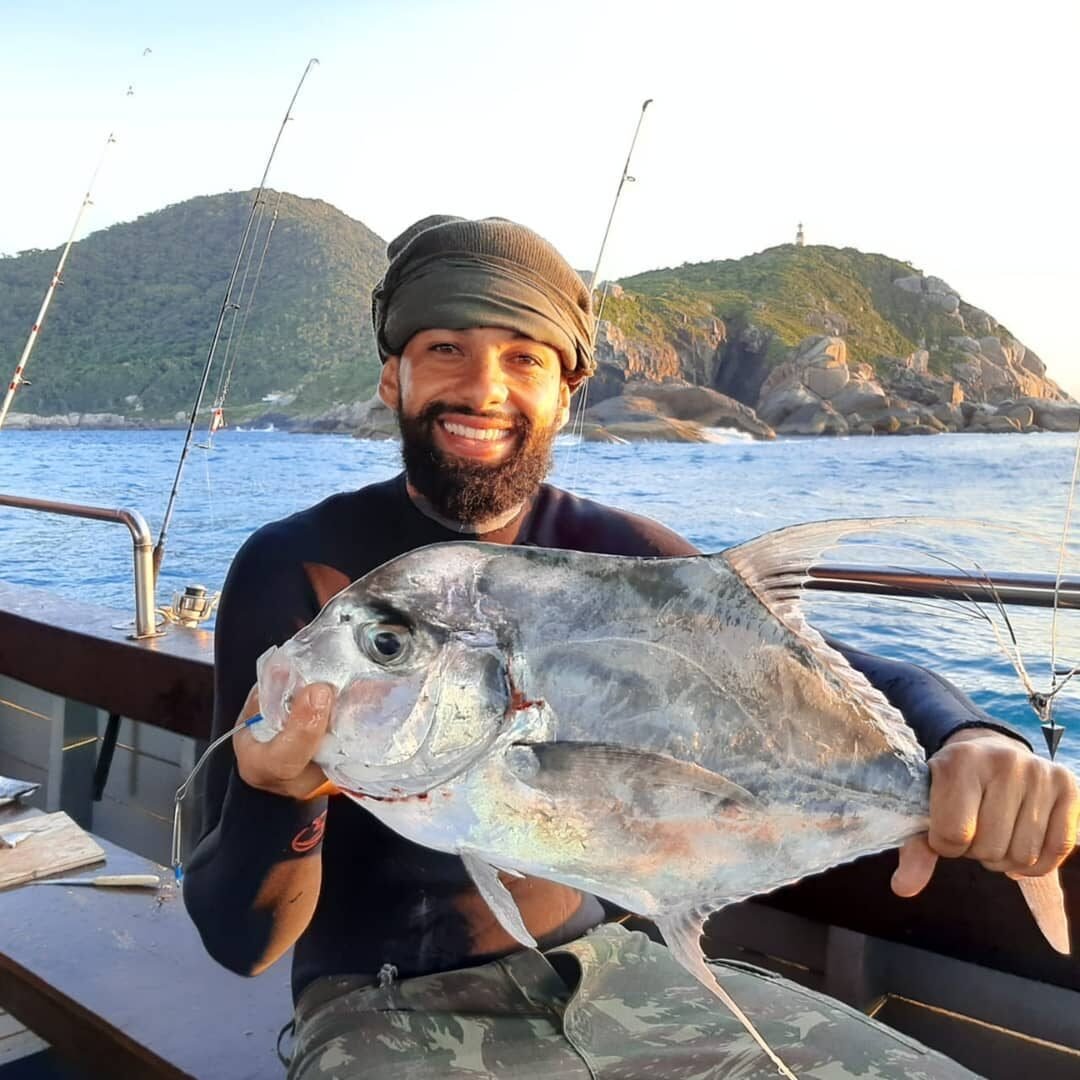 Pescaria em Alto Mar em Bombinhas: Aventura Completa no Oceano!