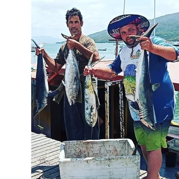Pescaria em Alto Mar em Bombinhas: Aventura Completa no Oceano!
