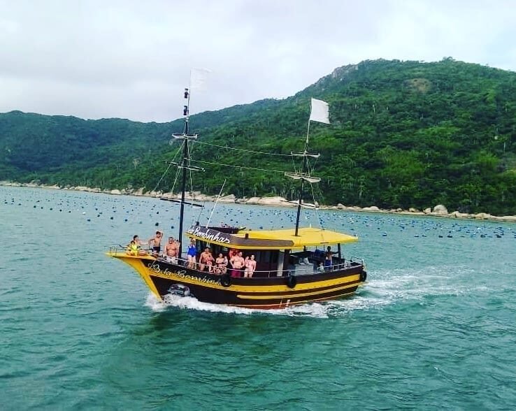 Pescaria em Alto Mar em Bombinhas: Aventura Completa no Oceano!